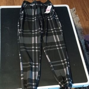 Pop fit Plaid Joggers in Black and Gray